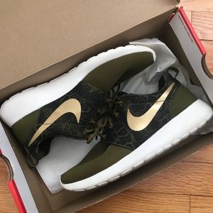 nike roshe one sneakers